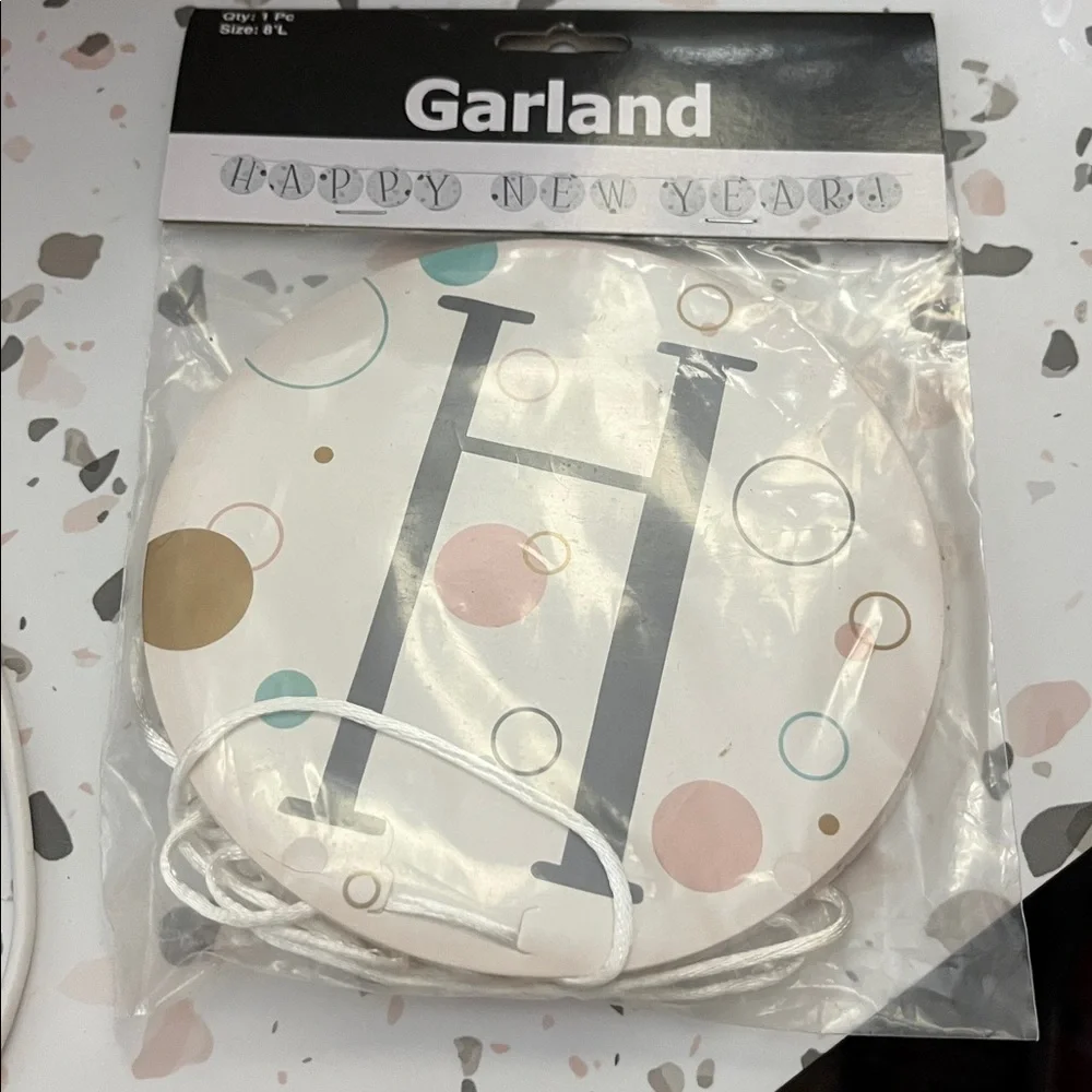 N/A comes garland